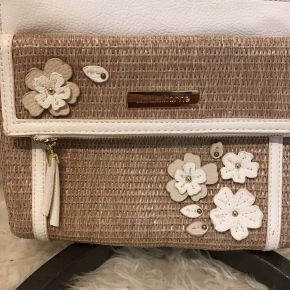 Liz Claiborne brand new straw medium size purse - Picture 3 of 8